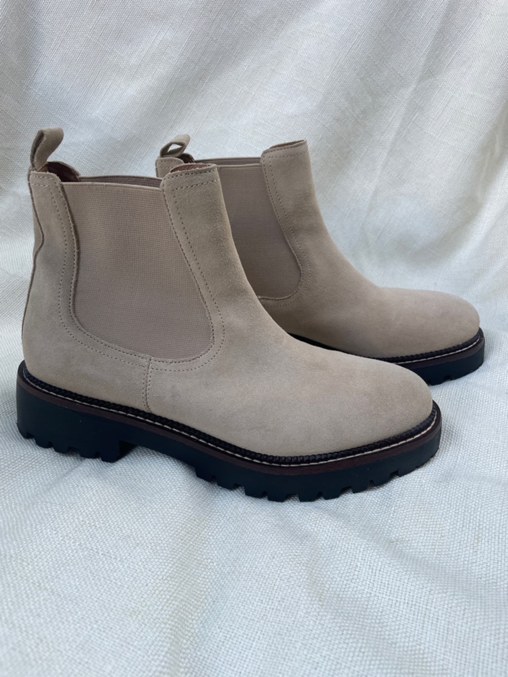Caslon Miller Women’s 8 Suede Chelsea Lug Boots in Light Beige Water Resistant